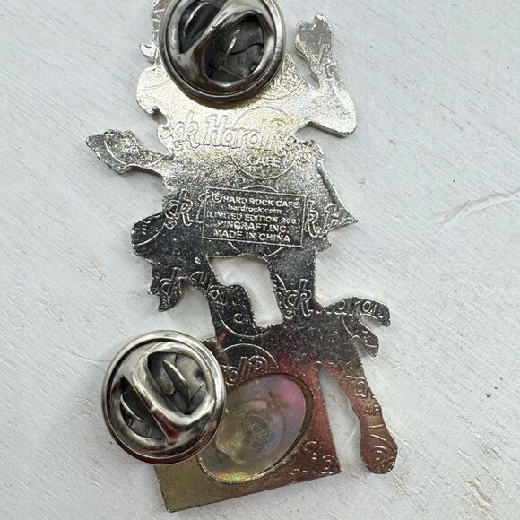 Hard Rock Cafe Toronto PUNK rock Girl  Tiffany Standing On Amp  Pin Collectable - Picture 6 of 7